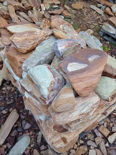 Златолит жёлтый, жёлто-зелёный глыбки и валуны для ланшафтного дизайна купить в Элисте