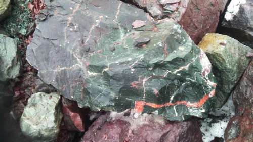 Гигантские зелёные валуны для ландшафтного дизайна весом более 5 тонн купить в Элисте