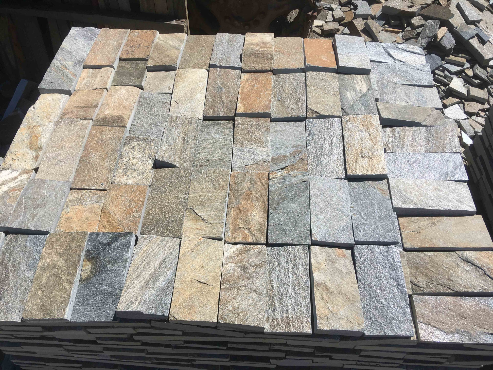 Плитка пилёная златолит Уральский для фасада купить в Элисте