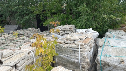 Плитняк галтованный гранитный для ландшафтного дизайна купить в Элисте