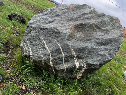 Гигантские зелёные валуны для ландшафтного дизайна весом более 5 тонн купить в Элисте