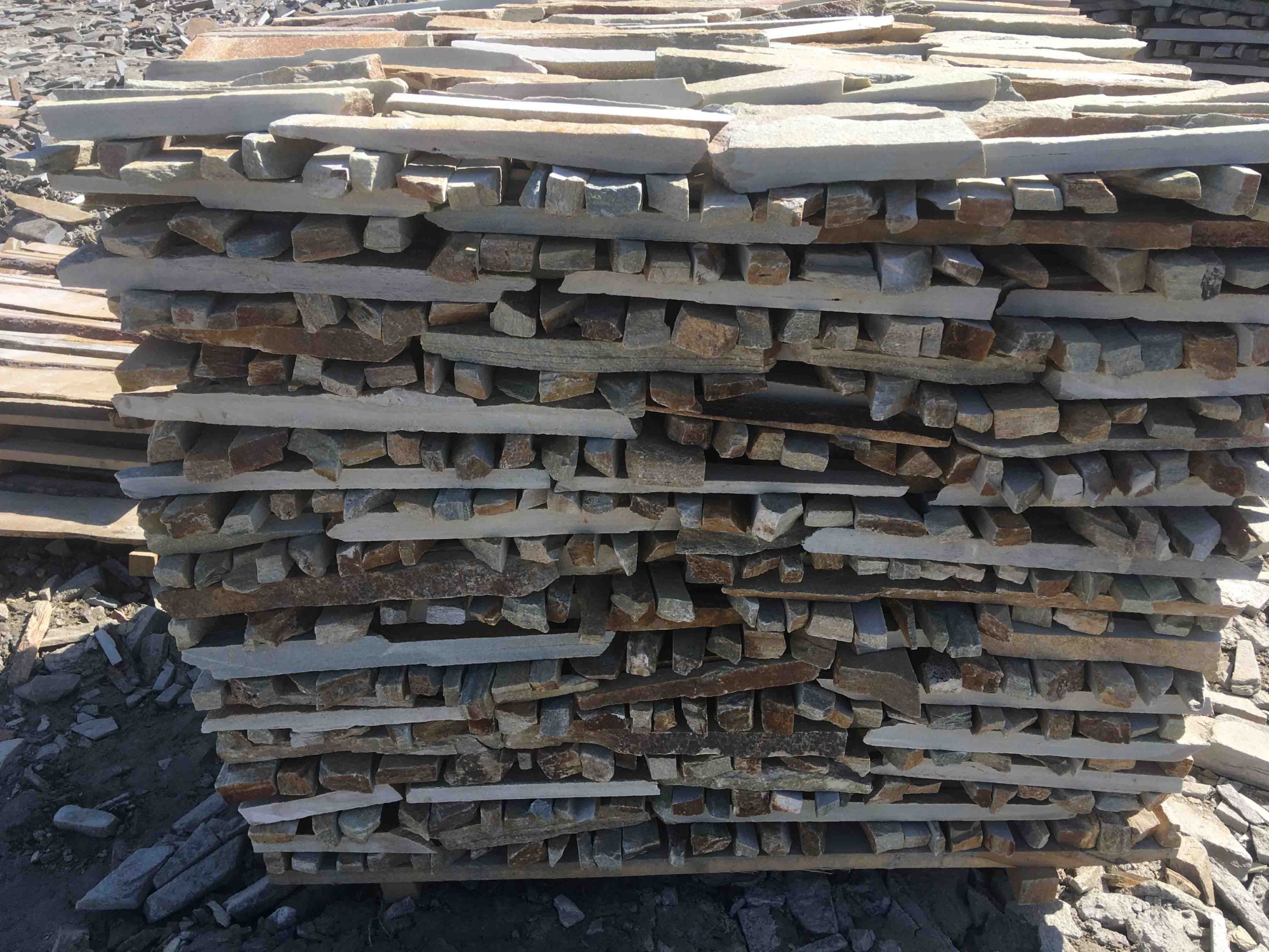 Горбушка златолит золотистый для облицовки купить в Элисте