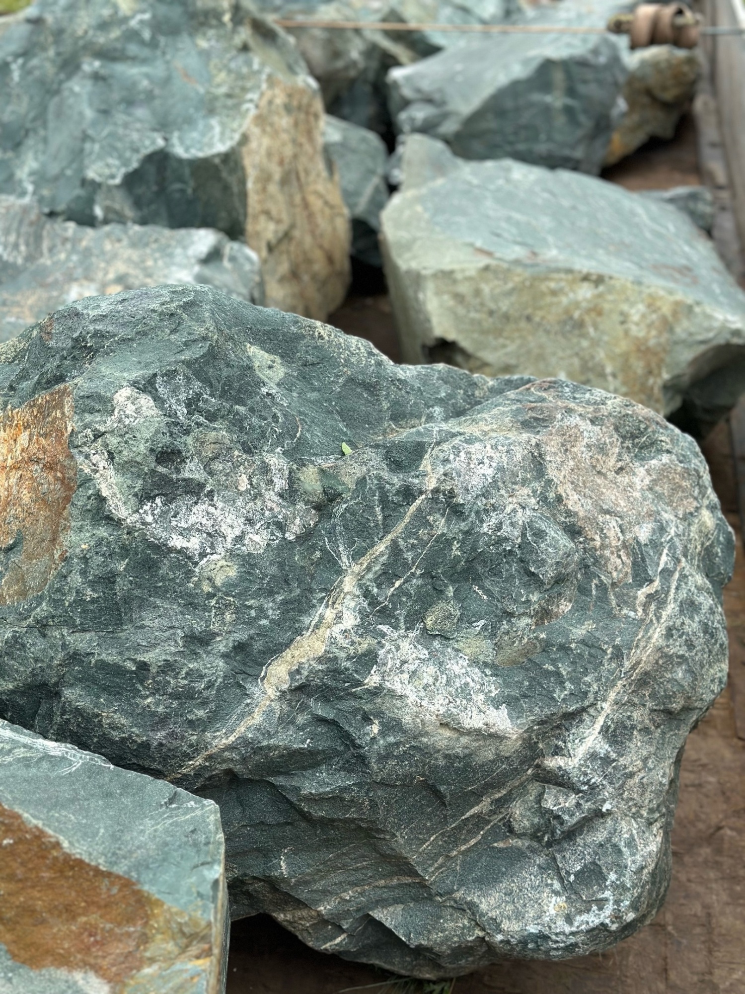 Камни для ландшафтного дизайна зелёные 10-60 килограмм купить в Элисте