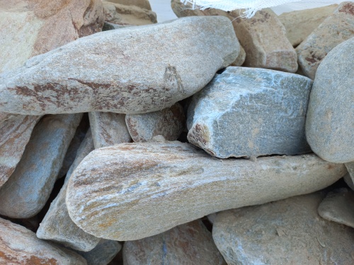 Златолит жёлтый, жёлто-зелёный глыбки и валуны для ланшафтного дизайна купить в Элисте