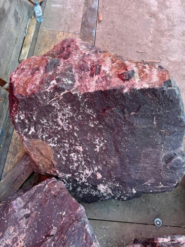 Камни для ландшафтного дизайна красно-фиолетовые 10-60 килограмм купить в Элисте