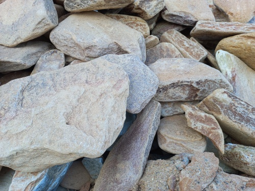 Златолит жёлтый, жёлто-зелёный глыбки и валуны для ланшафтного дизайна купить в Элисте