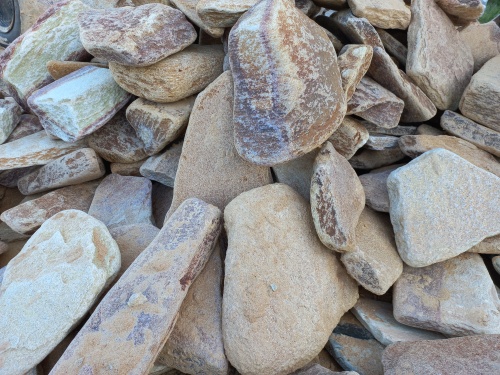 Златолит жёлтый, жёлто-зелёный глыбки и валуны для ланшафтного дизайна купить в Элисте