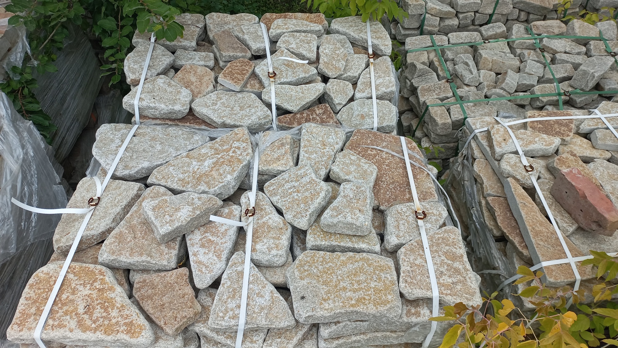 Гранитный плитняк галтованный для мощения купить в Элисте