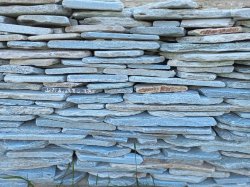 Плитняк златолит зелёный галтованный для цоколя купить в Элисте